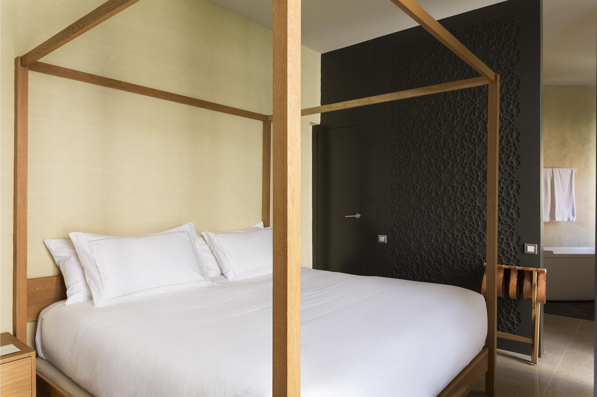 Eme Catedral Mercer Hotel Seville Ngoại thất bức ảnh A room at the hotel
