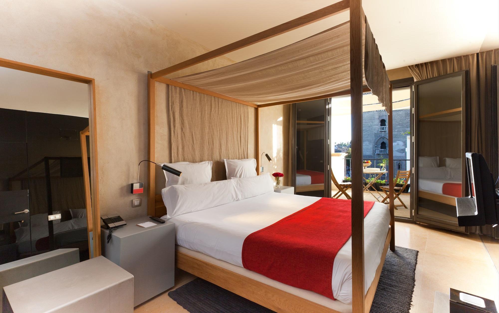 Eme Catedral Mercer Hotel Seville Ngoại thất bức ảnh A bedroom at the hotel