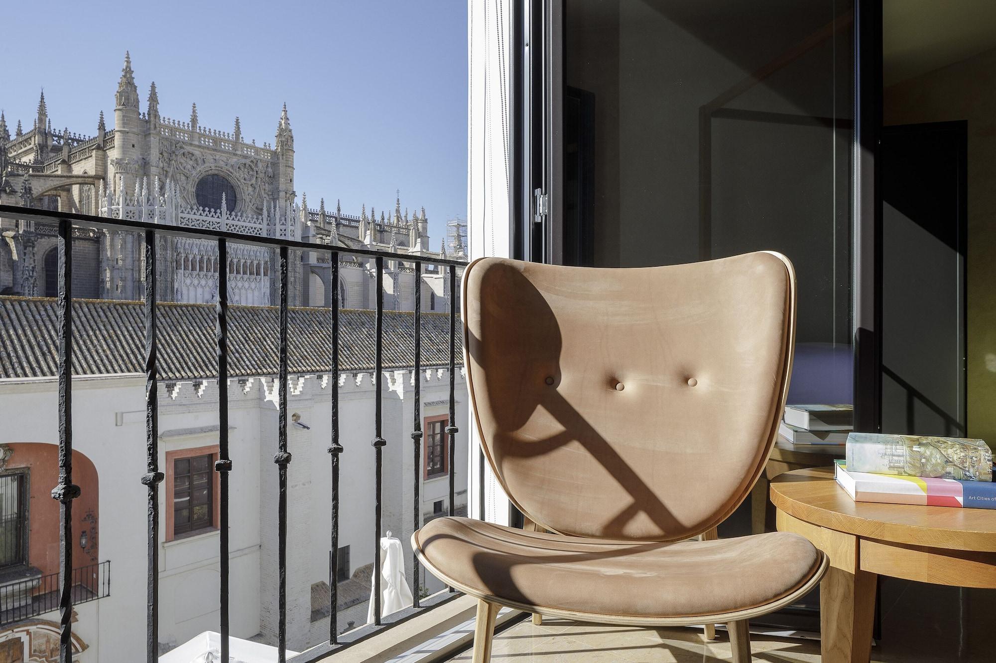 Eme Catedral Mercer Hotel Seville Ngoại thất bức ảnh The Butterfly chair