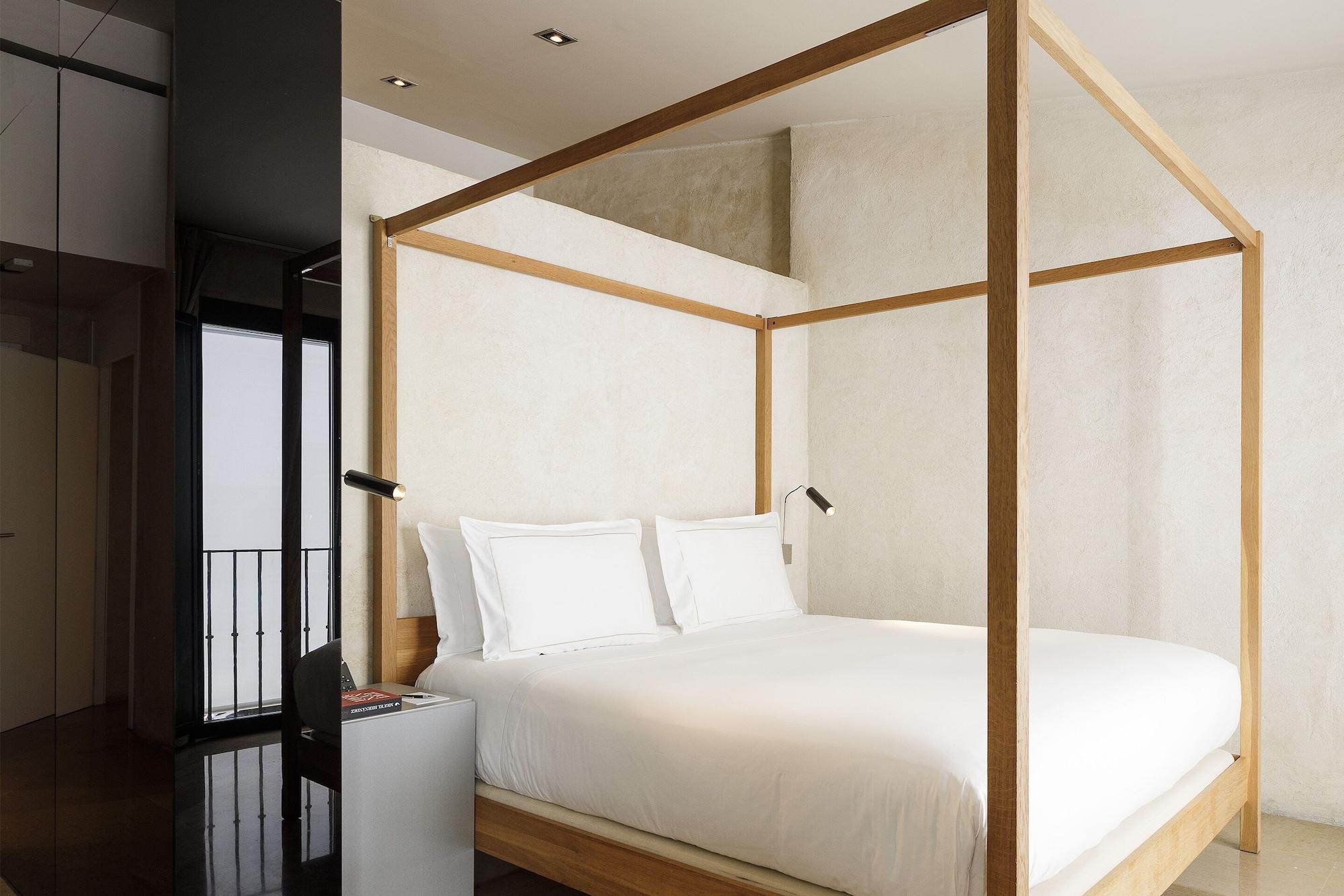 Eme Catedral Mercer Hotel Seville Ngoại thất bức ảnh A bedroom at the hotel