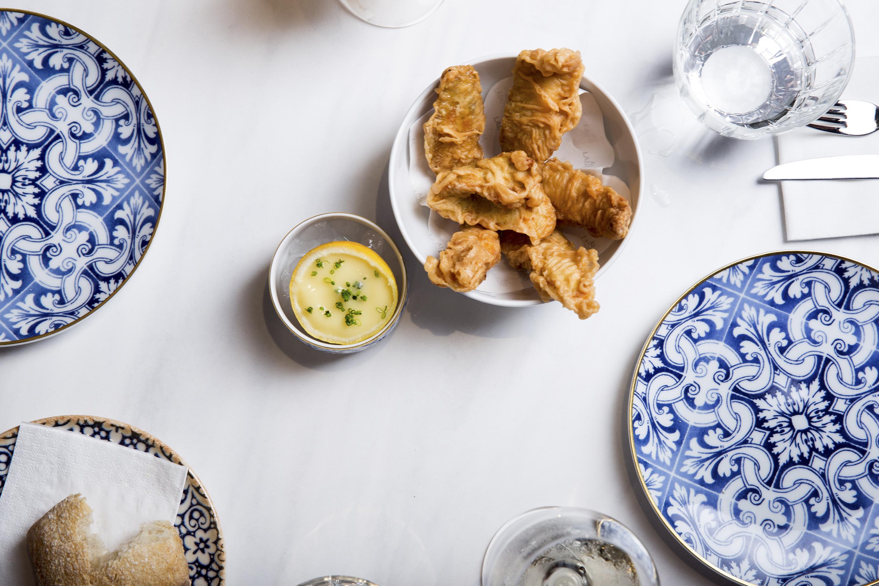 Eme Catedral Mercer Hotel Seville Ngoại thất bức ảnh Fried chicken at the restaurant