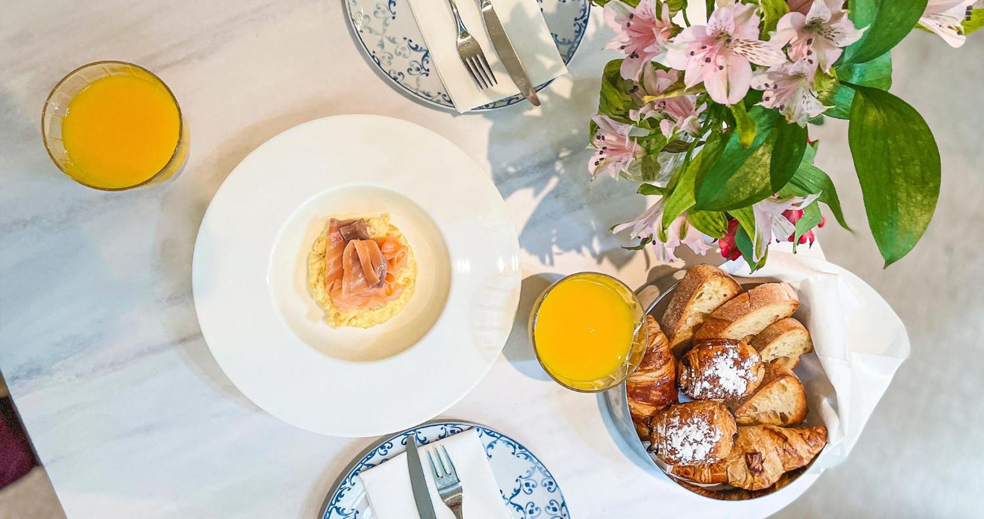 Eme Catedral Mercer Hotel Seville Ngoại thất bức ảnh A breakfast at the hotel
