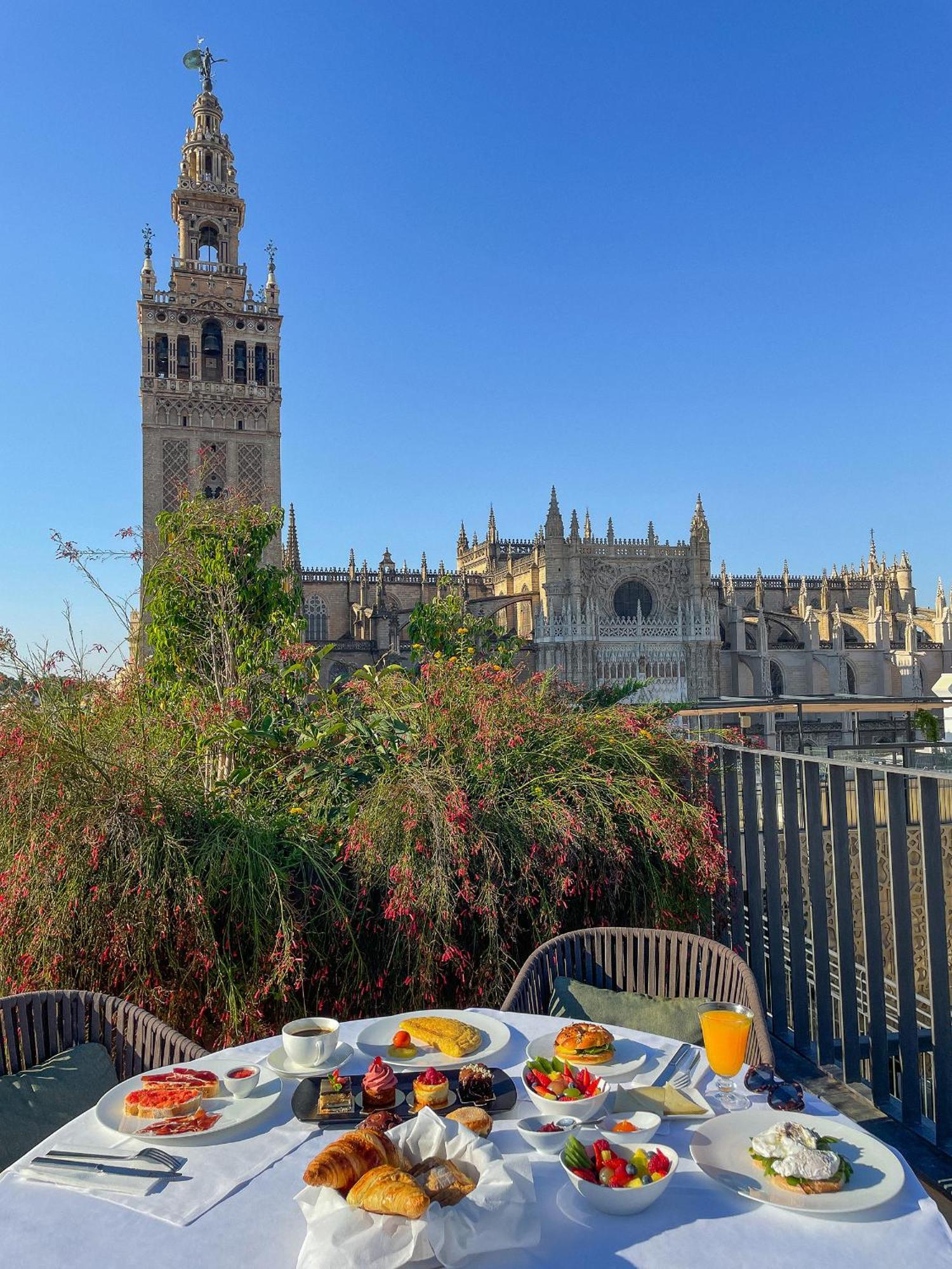 Eme Catedral Mercer Hotel Seville Ngoại thất bức ảnh The University of Seville