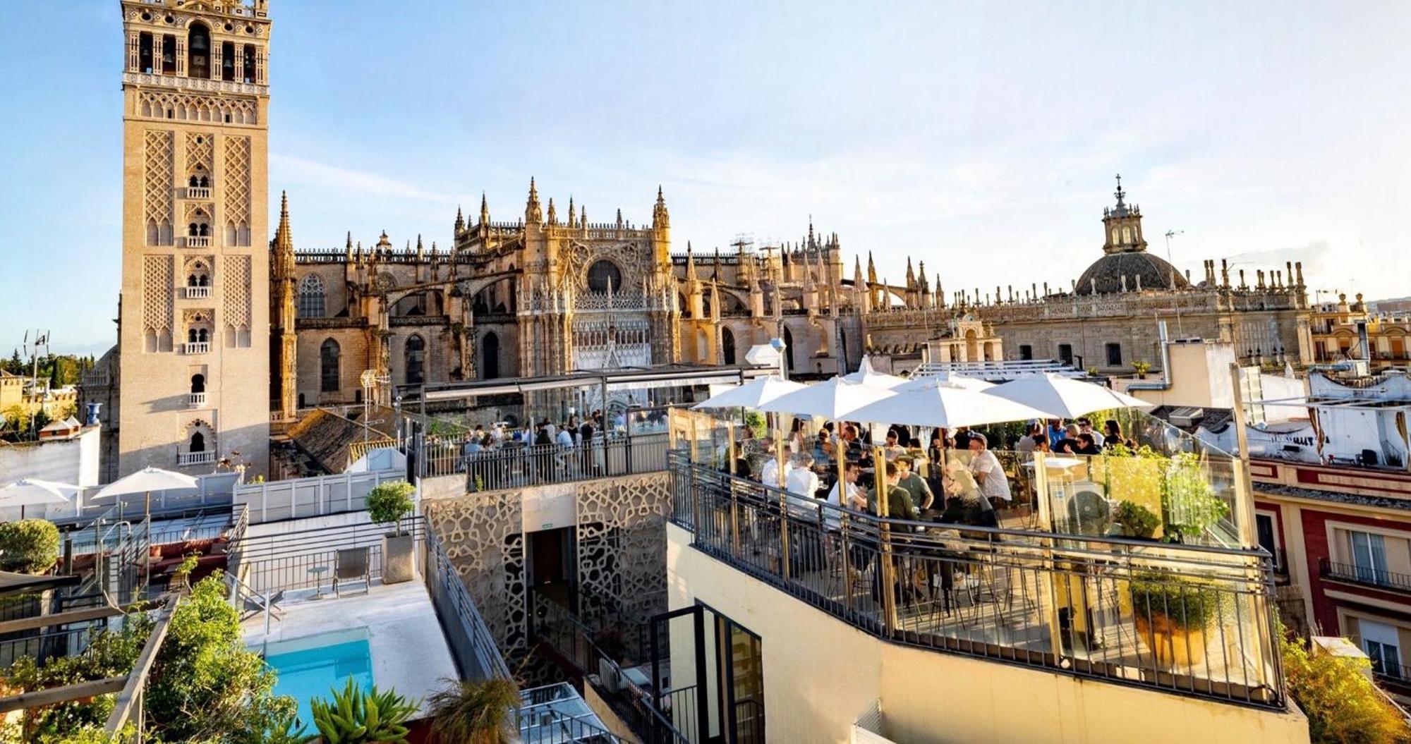Eme Catedral Mercer Hotel Seville Ngoại thất bức ảnh The roof terrace of the hotel