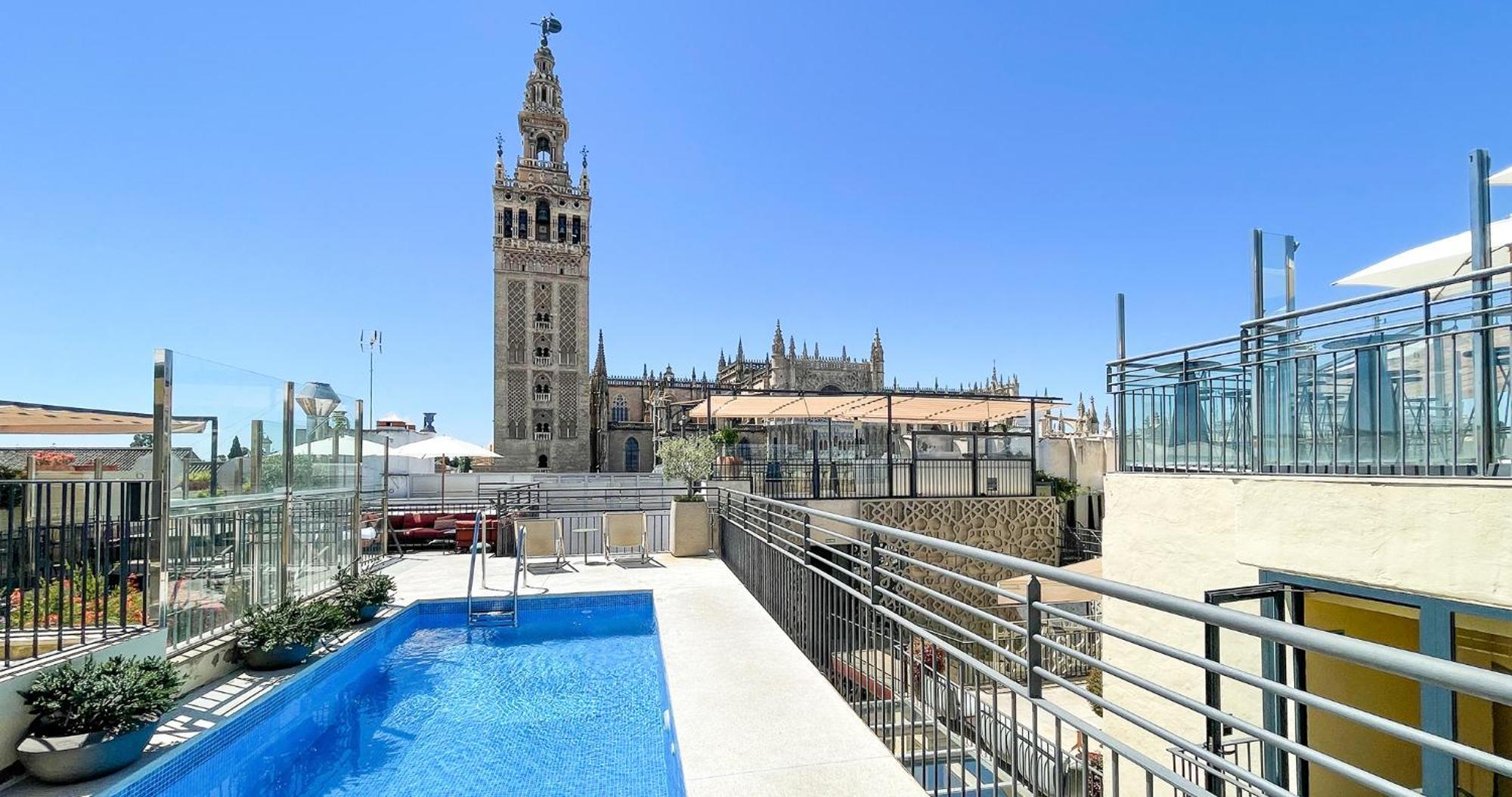 Eme Catedral Mercer Hotel Seville Ngoại thất bức ảnh Rooftop pool at Hotel Granada Center