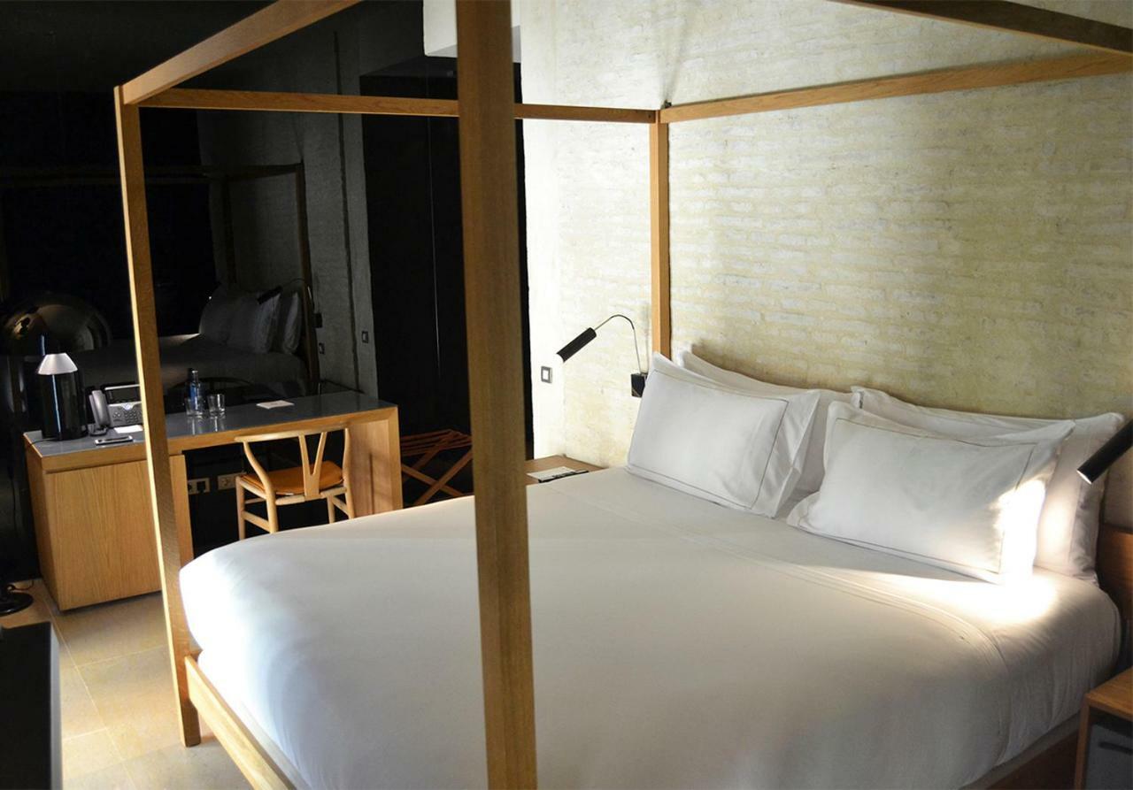 Eme Catedral Mercer Hotel Seville Ngoại thất bức ảnh A room at the hotel