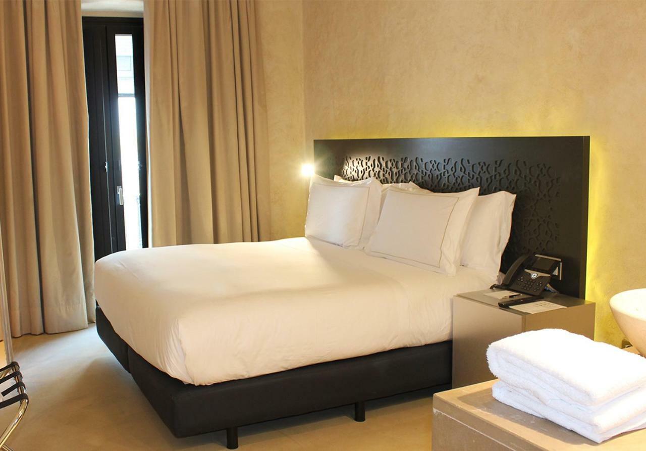 Eme Catedral Mercer Hotel Seville Ngoại thất bức ảnh A bedroom at the hotel