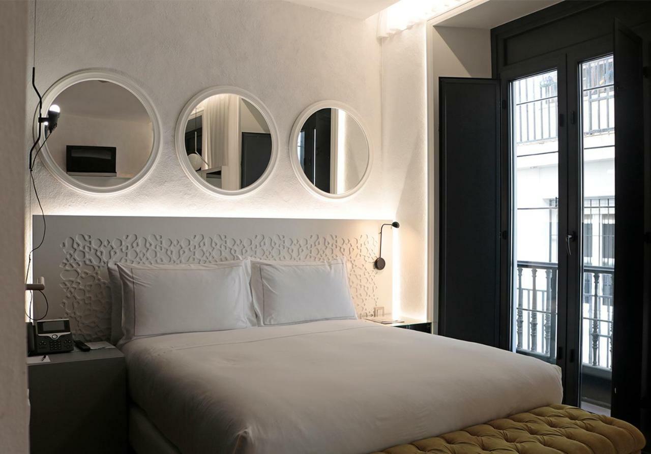Eme Catedral Mercer Hotel Seville Ngoại thất bức ảnh A room at the hotel