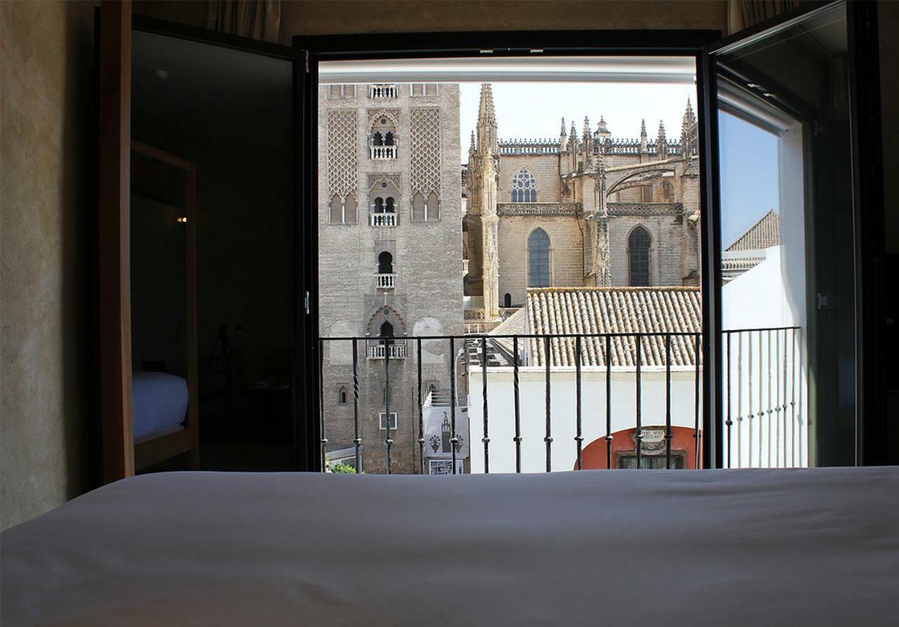 Eme Catedral Mercer Hotel Seville Ngoại thất bức ảnh View of the Cathedral of Seville from the hotel