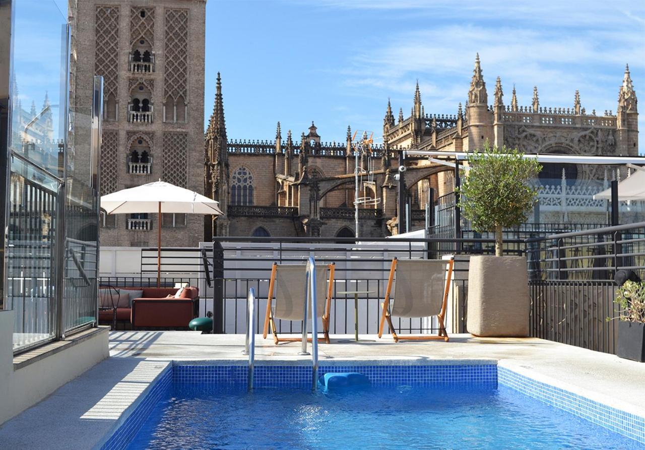 Eme Catedral Mercer Hotel Seville Ngoại thất bức ảnh Rooftop pool at Hotel Casa 1887