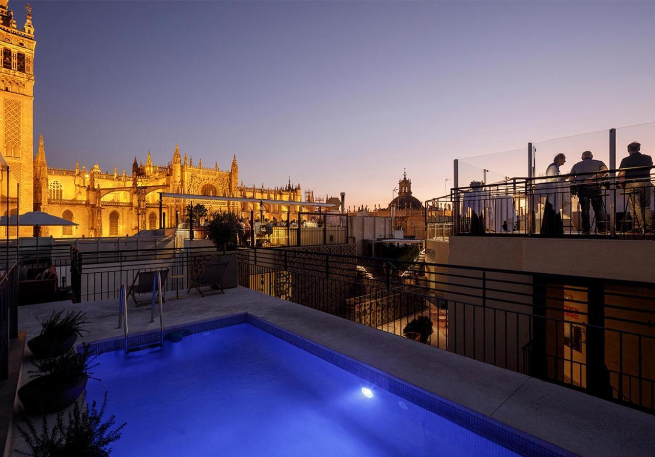 Eme Catedral Mercer Hotel Seville Ngoại thất bức ảnh Rooftop pool at Hotel Casa 1800