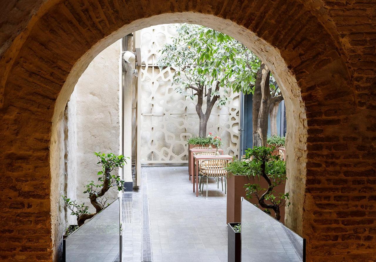 Eme Catedral Mercer Hotel Seville Ngoại thất bức ảnh The courtyard of the museum