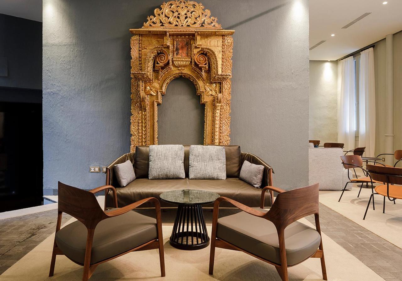 Eme Catedral Mercer Hotel Seville Ngoại thất bức ảnh The Library at The Park, New Delhi