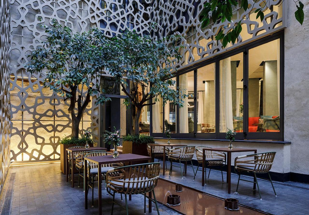 Eme Catedral Mercer Hotel Seville Ngoại thất bức ảnh The courtyard of the hotel